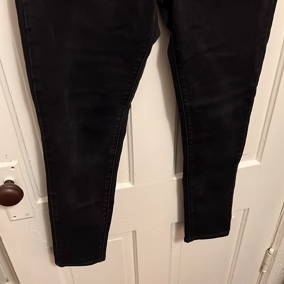 Levi’s 711 Skinny Jeans - Picture 5 of 9